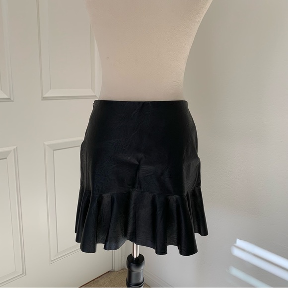 Bundle 3, get third free! Zara leather mini skirt size medium NWT - Picture 4 of 9